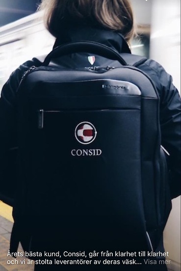 broderad logo på laptop-ryggsäck Consid