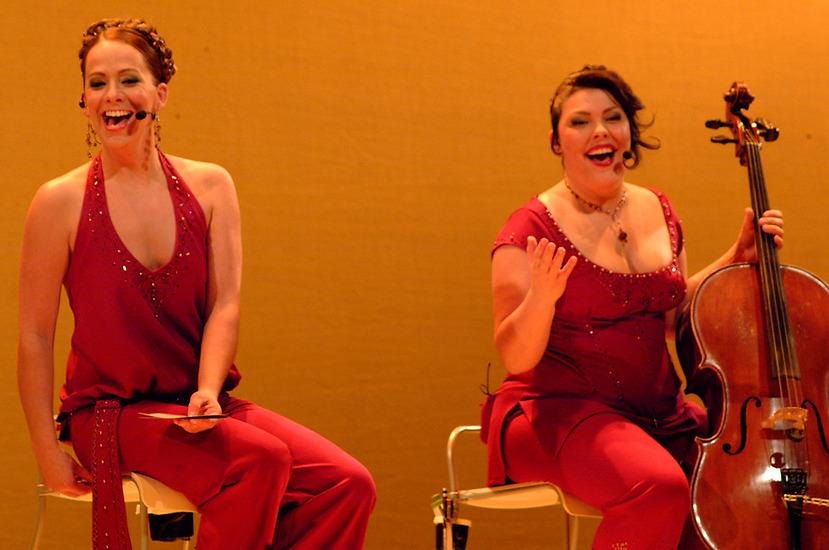 Lise & Gertrud bokar ni via Funnybones Production