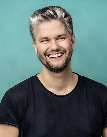 Fredrik Andersson bokar du via Funnybones Production