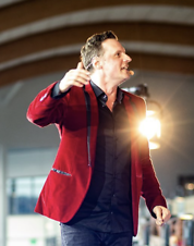 Funnybones Production presenterar komikern och magikern Stefan Odelgerg