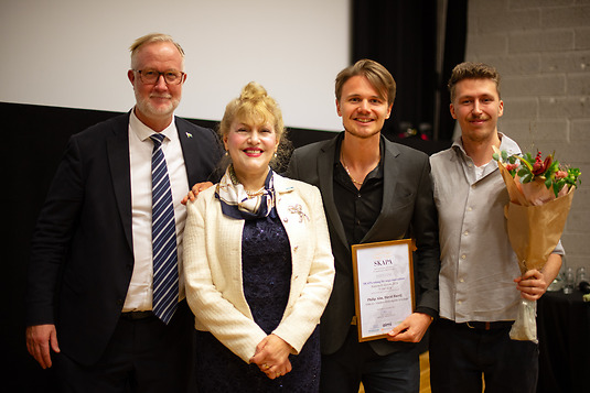 Philip Alm från Jönköpings län fick andrapriset på 75 000 kr- Kollegan David Bacelj är med på bild.