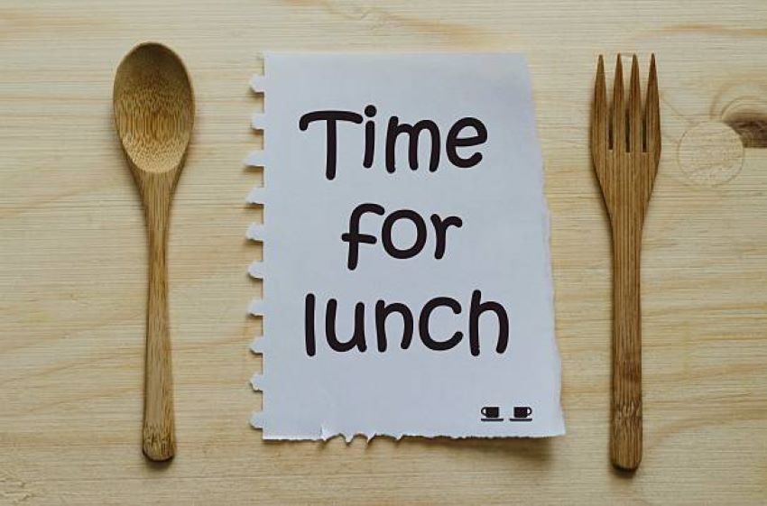 Слово ланч. Lunch надпись. Time for lunch. Обед time. For lunch надпись.